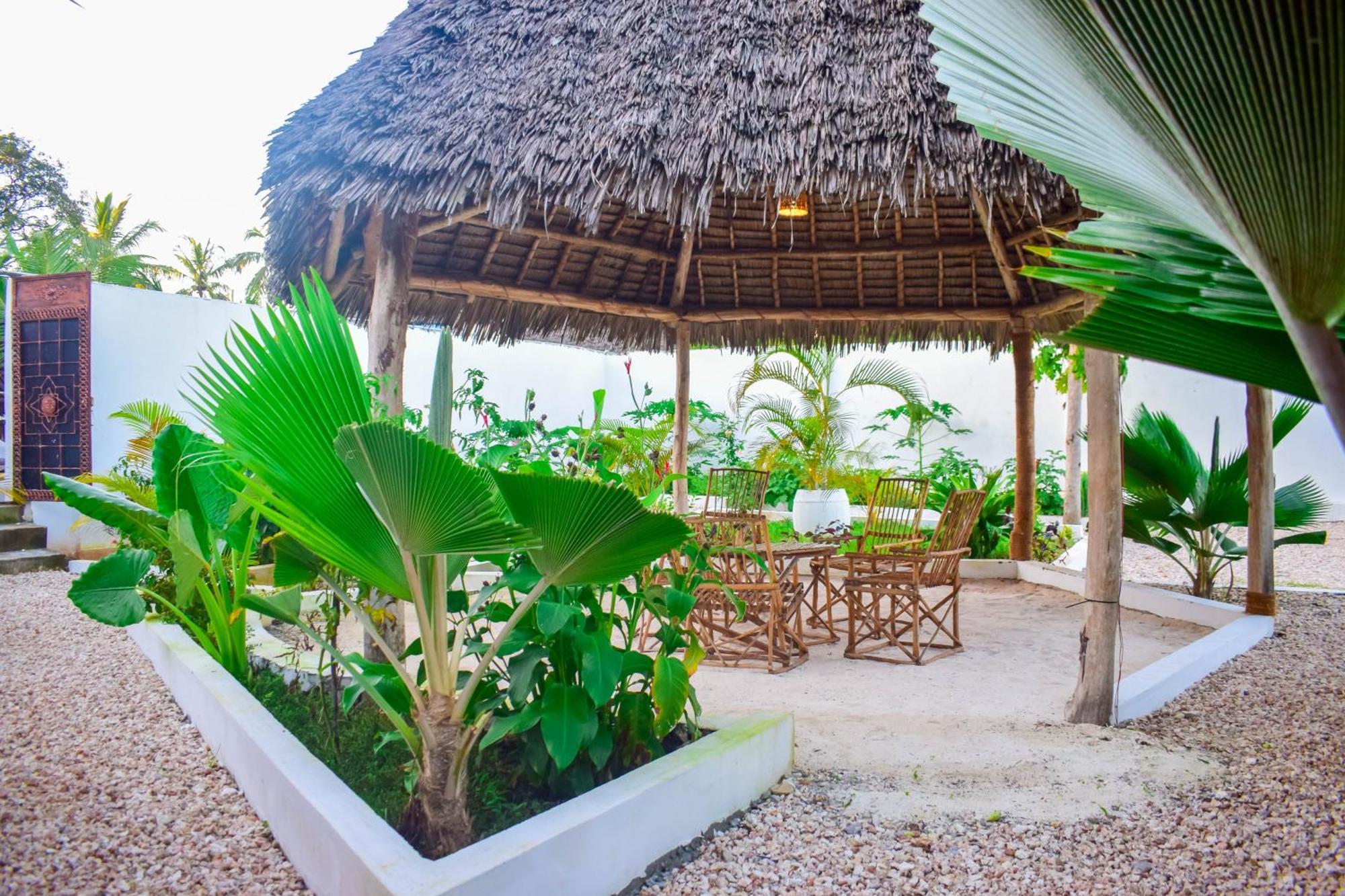 Uhuru House And Restaurant Nungwi Exterior foto