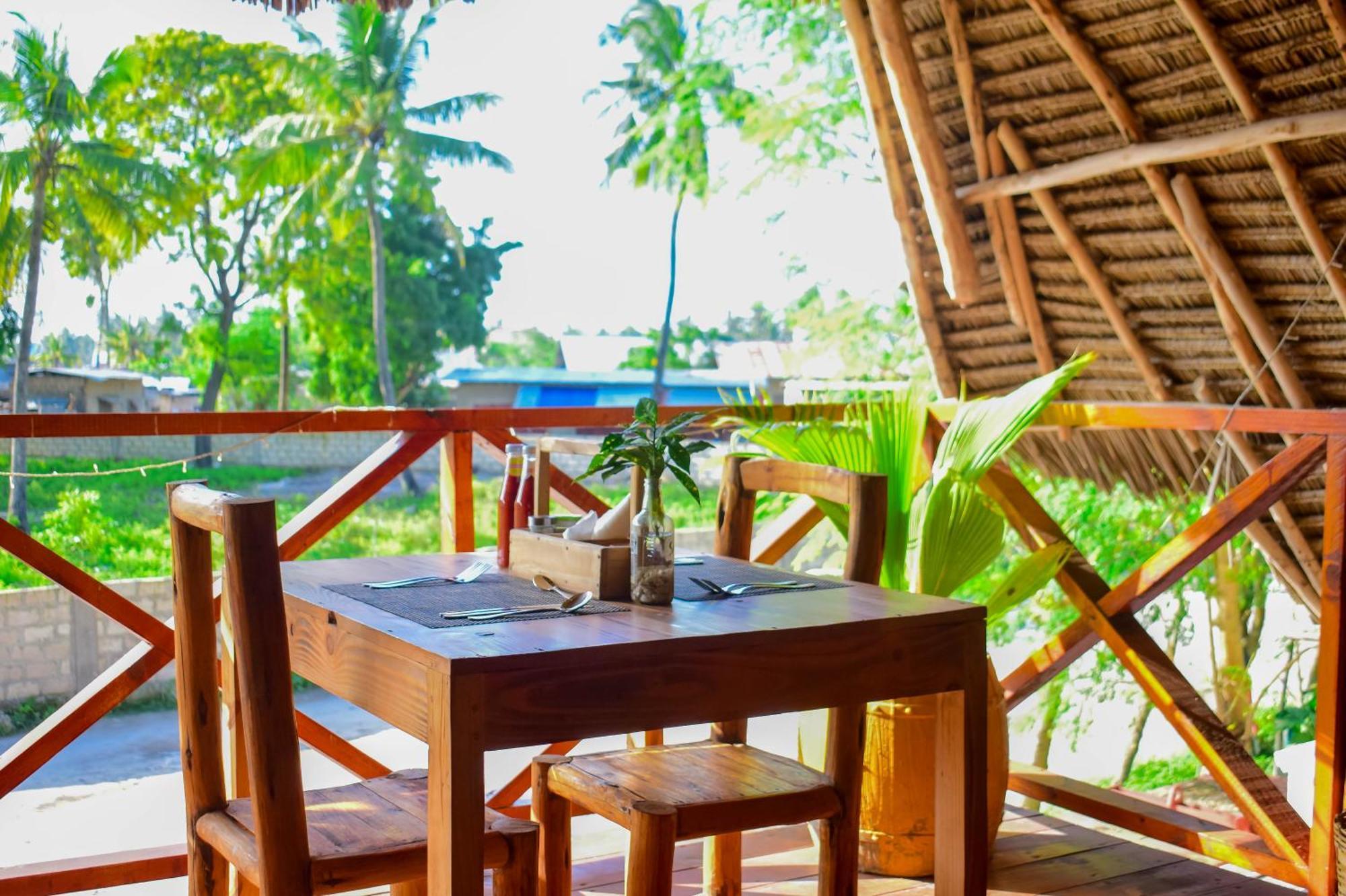 Uhuru House And Restaurant Nungwi Exterior foto